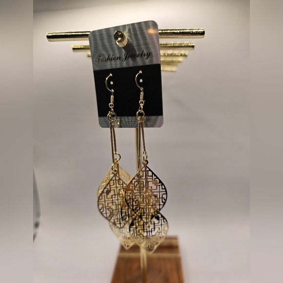 Fashion Jewelry Gold Filigree Earrings - Picture 2 of 5